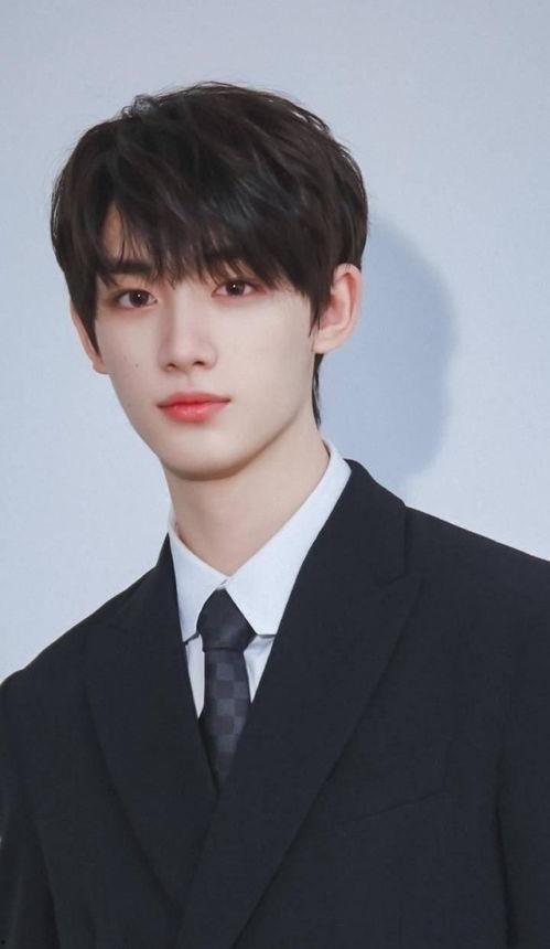 丁程鑫生活照最新,青春活力，魅力四溢